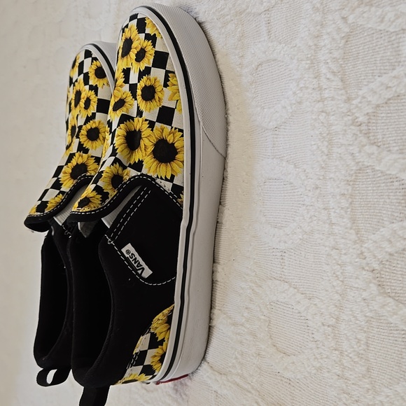 Vans. Girls Sunflower Black, Yellow, White Slip-On Sneakers. Size 3. - Picture 7 of 13